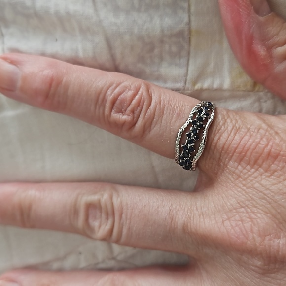 Dark Blue Sapphire Ring. S8 - Picture 3 of 3